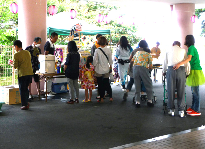 イベントの一つ、夏祭り、地域のみなさんも来て盛り上がります。